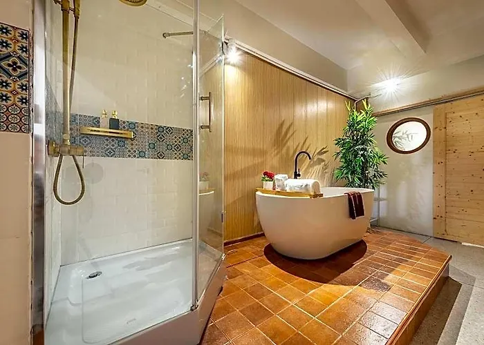 Shin Chinatown Hotel 3*